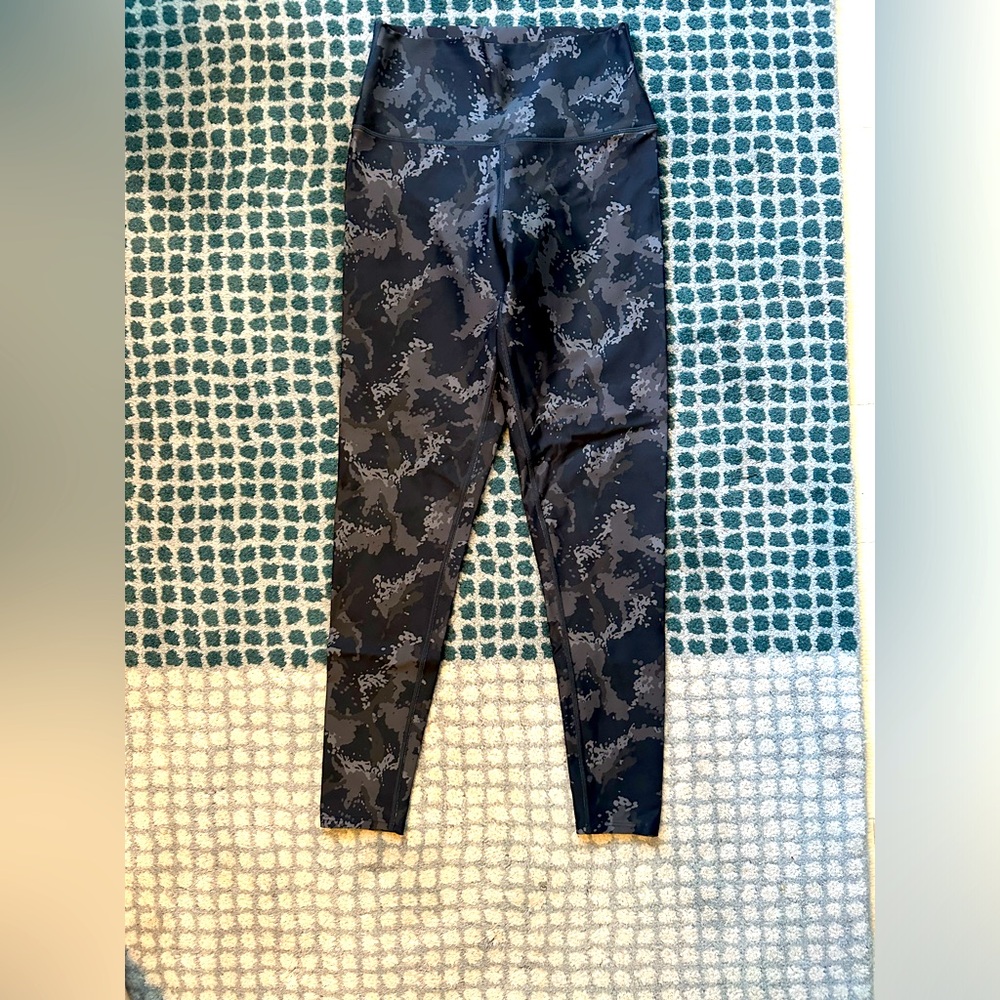 SOUL brand, modern graphic, perfect conditin workout leggings